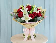 Букет цветов из:  Лилии и Розы в Рождествено