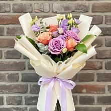 Букет цветов из:  Лизиантусы и Розы в Рождествено