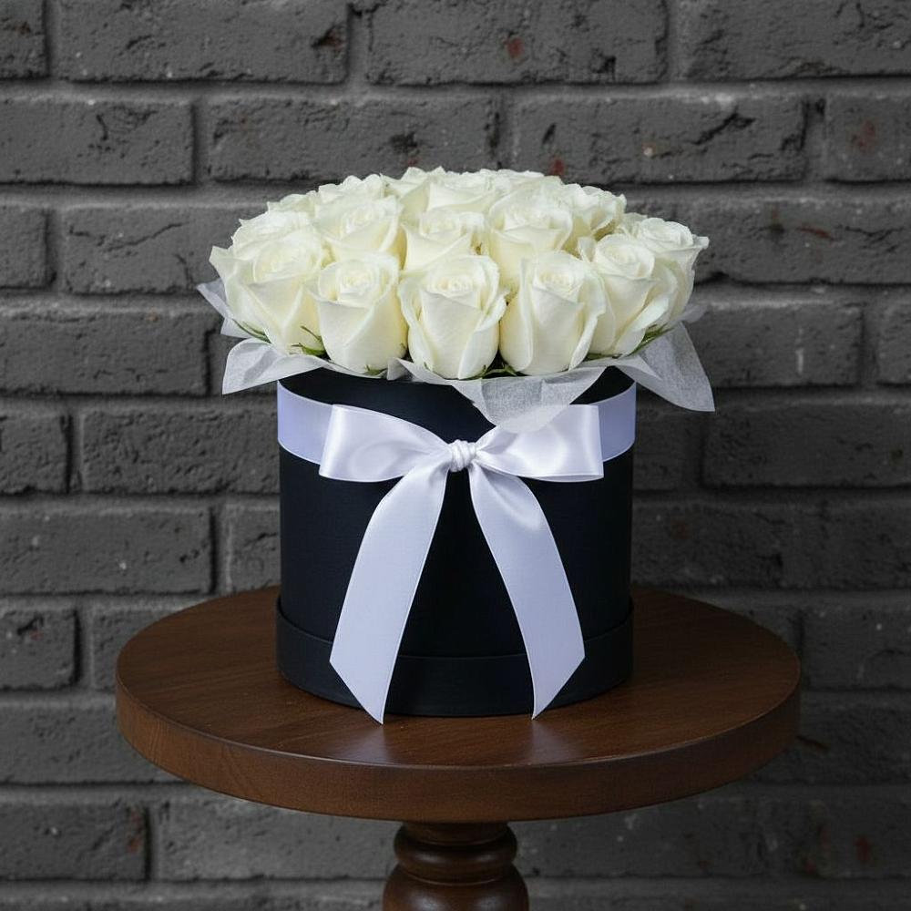 Цветочная композиция из Розы в шляпной коробке в Рождествено